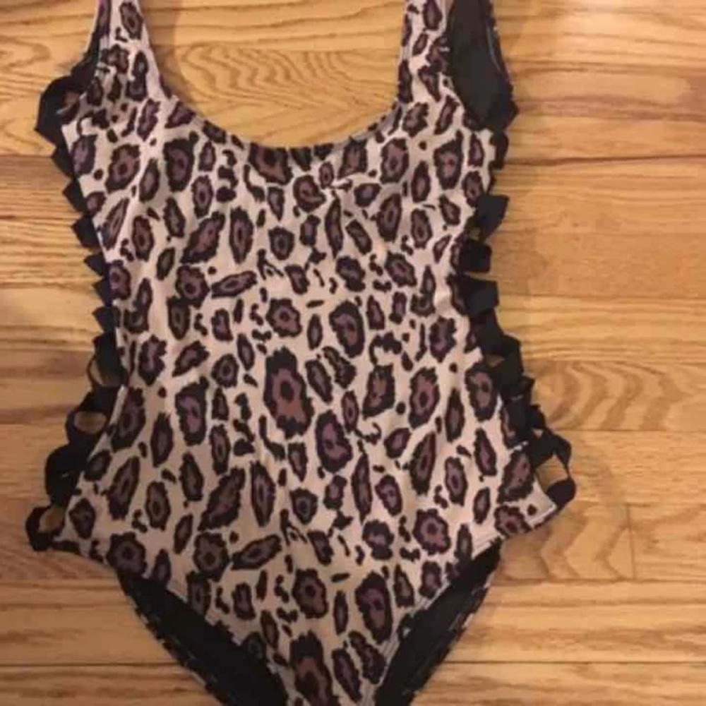 Beach Riot Swimsuit - Picture 3 of 4